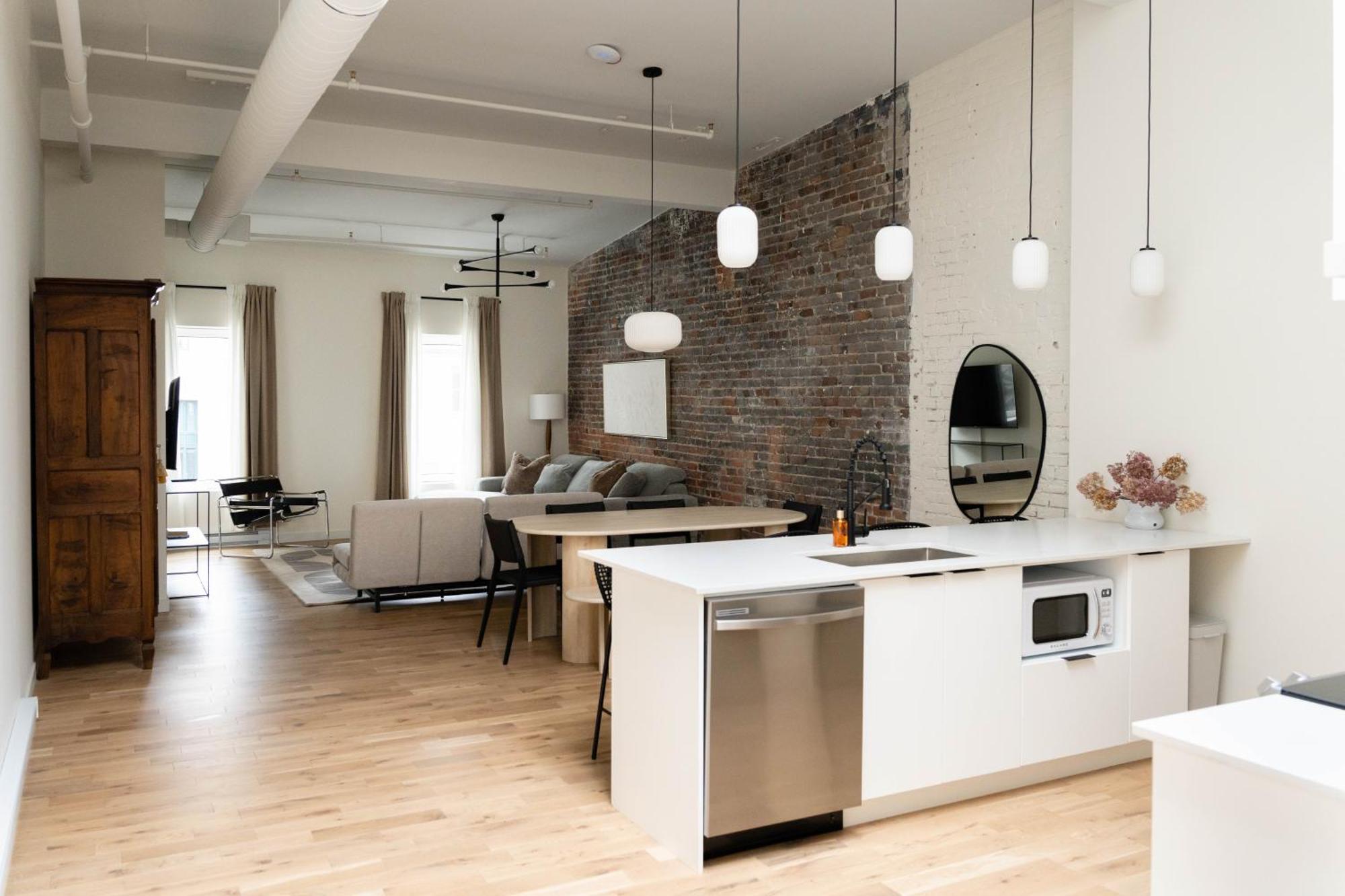 Maison Place Jacques-Cartier By Luxury In Transit Montreal Exterior photo